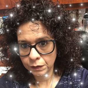 Meet your Posher, Estela